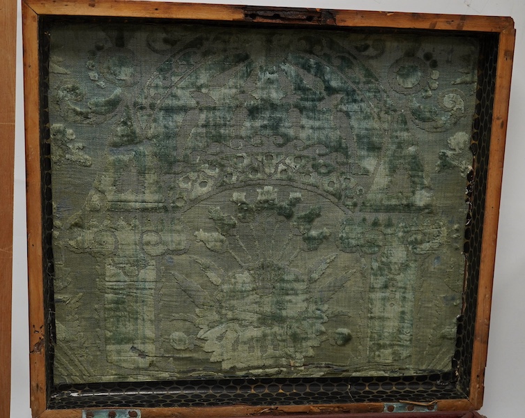 A rare 19th century mariner's box of shells, the mahogany box with cross banding and marquetry lid in the form of a compass, containing a collection of shells and mineral samples on two layers, with lift out tray, dimens